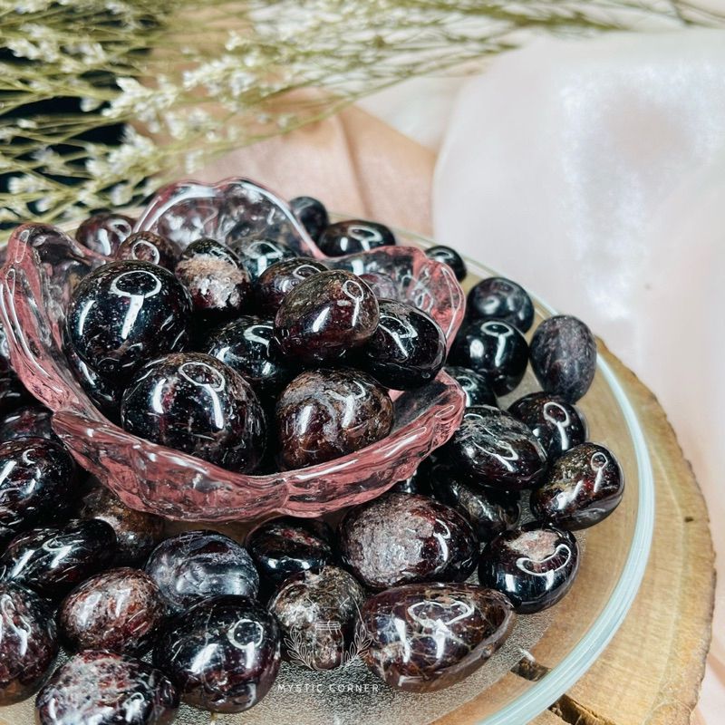 Viên đá Garnet (tumbled Ngọc Hồng Lựu) hỗ trợ tình yêu, đá phong thuỷ, reiki, đá thanh tẩy
