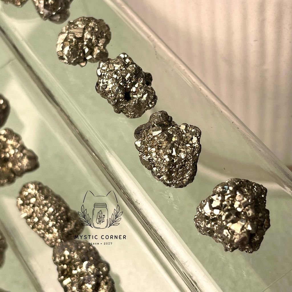 Đá vàng găm thô (Pyrite) hỗ trợ bảo vệ, may mắn trong phong thủy, Reiki, tarot