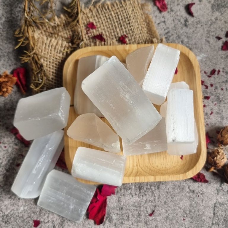 Viên đá thô Selenite tumbled, đá phong thủy, đá thanh tẩy không gian, Reiki, thiền định