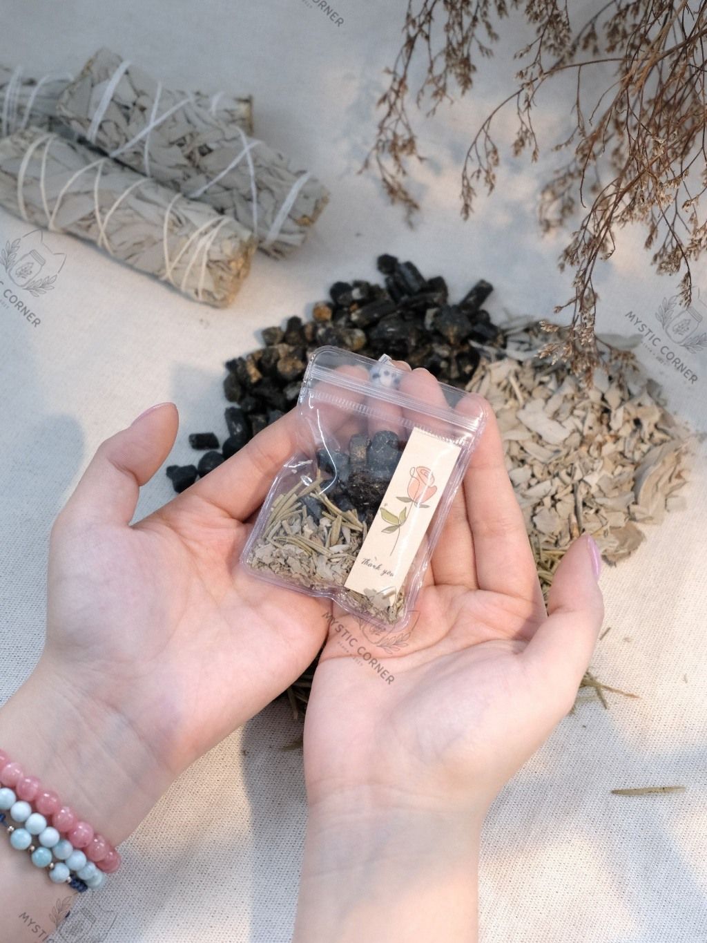 Túi Đá Bảo Vệ Black Tourmaline mix các loại thảo mộc - bảo vệ khỏi năng lượng tiêu cực, đá phong thủy