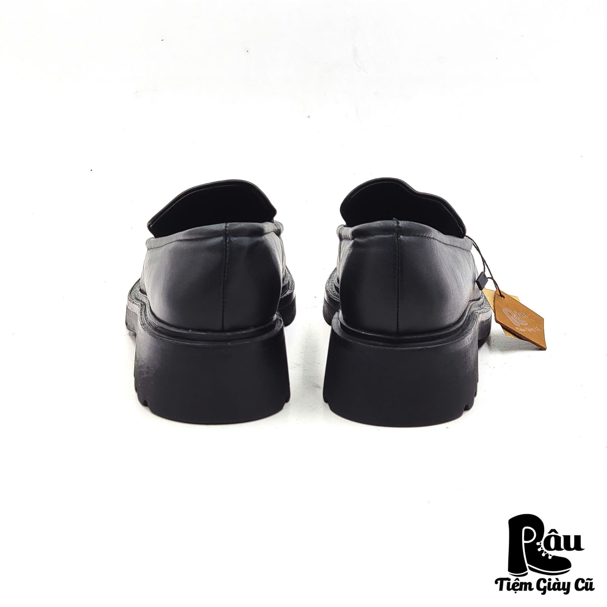 |SIZE 37.5| VINCE. ROBIN LOAFER Z37.5-5791