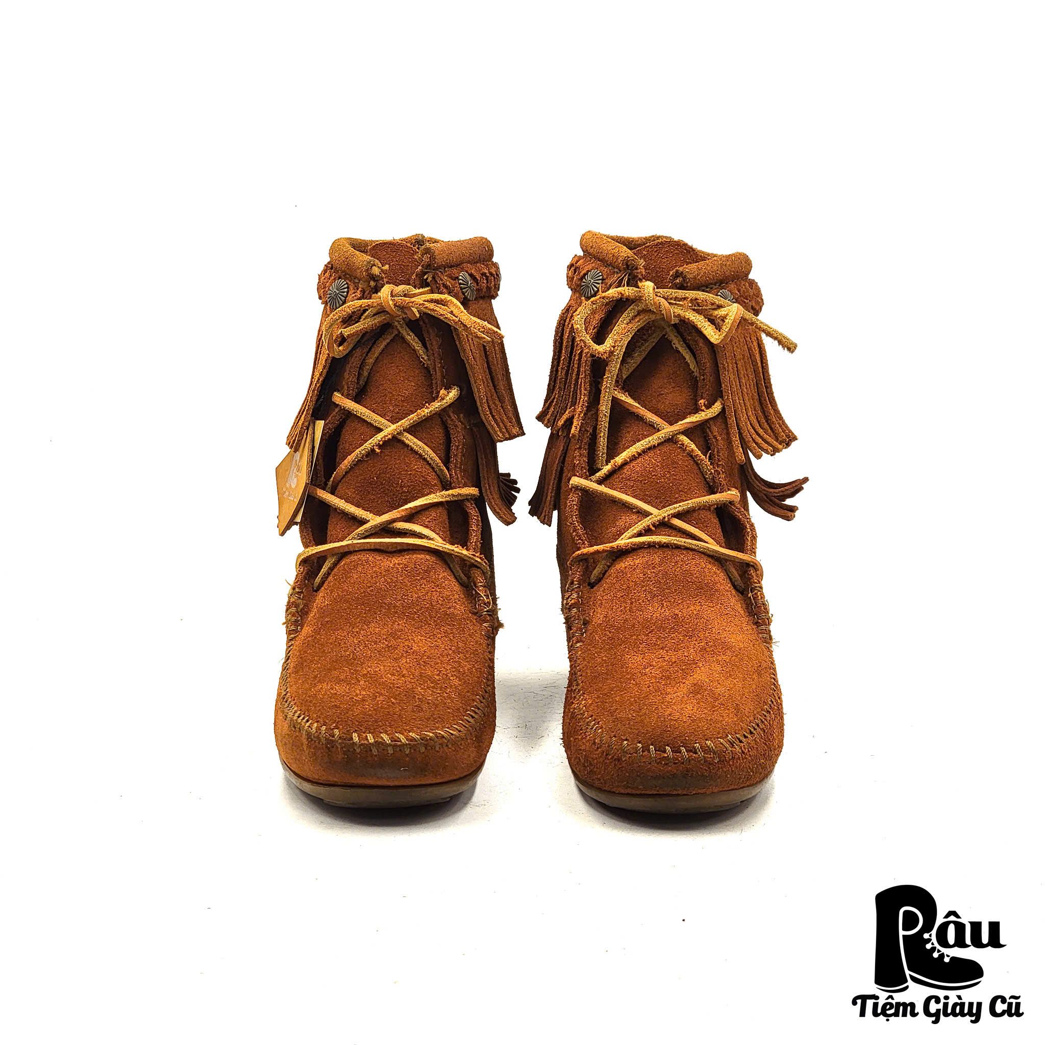 |SIZE 38| MINNETONKA DOUBLE FRINGE MOCCASIN BOOT Z38-5966