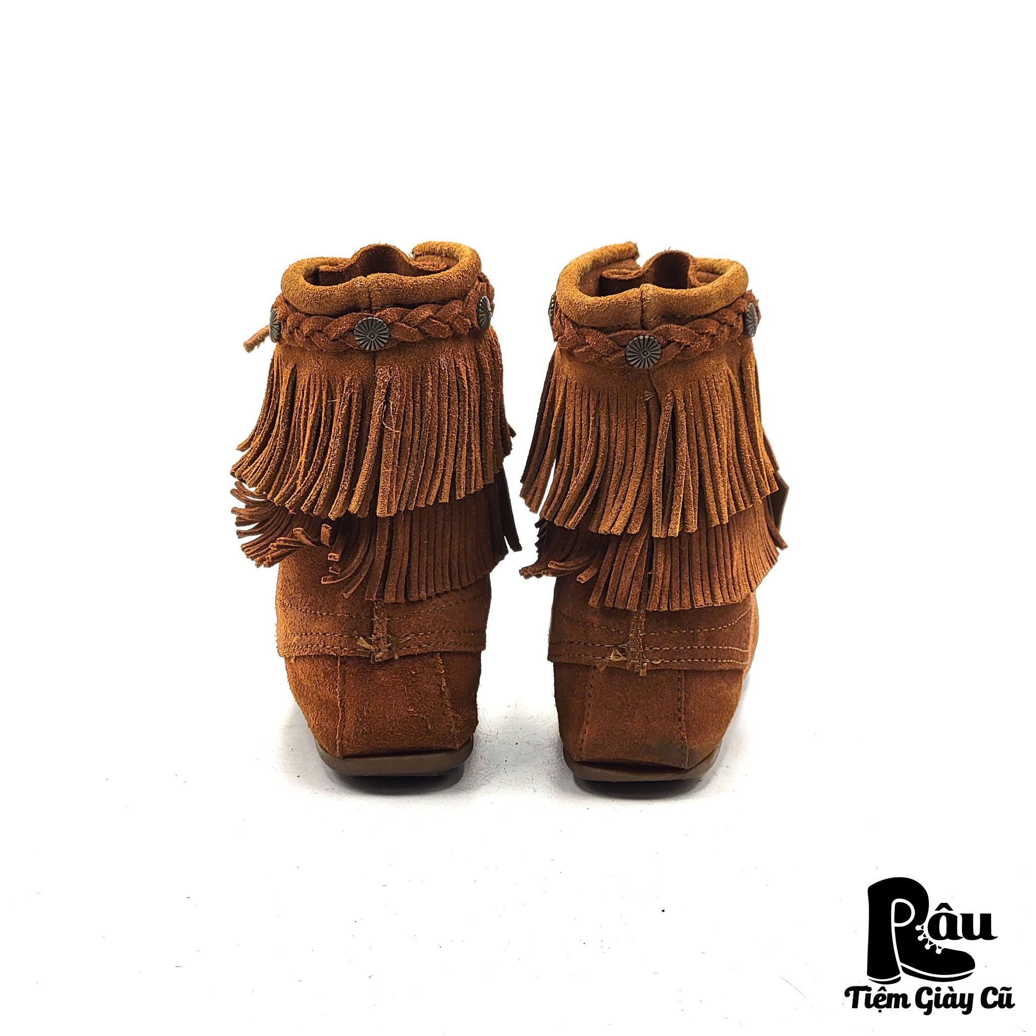 |SIZE 38| MINNETONKA DOUBLE FRINGE MOCCASIN BOOT Z38-5966
