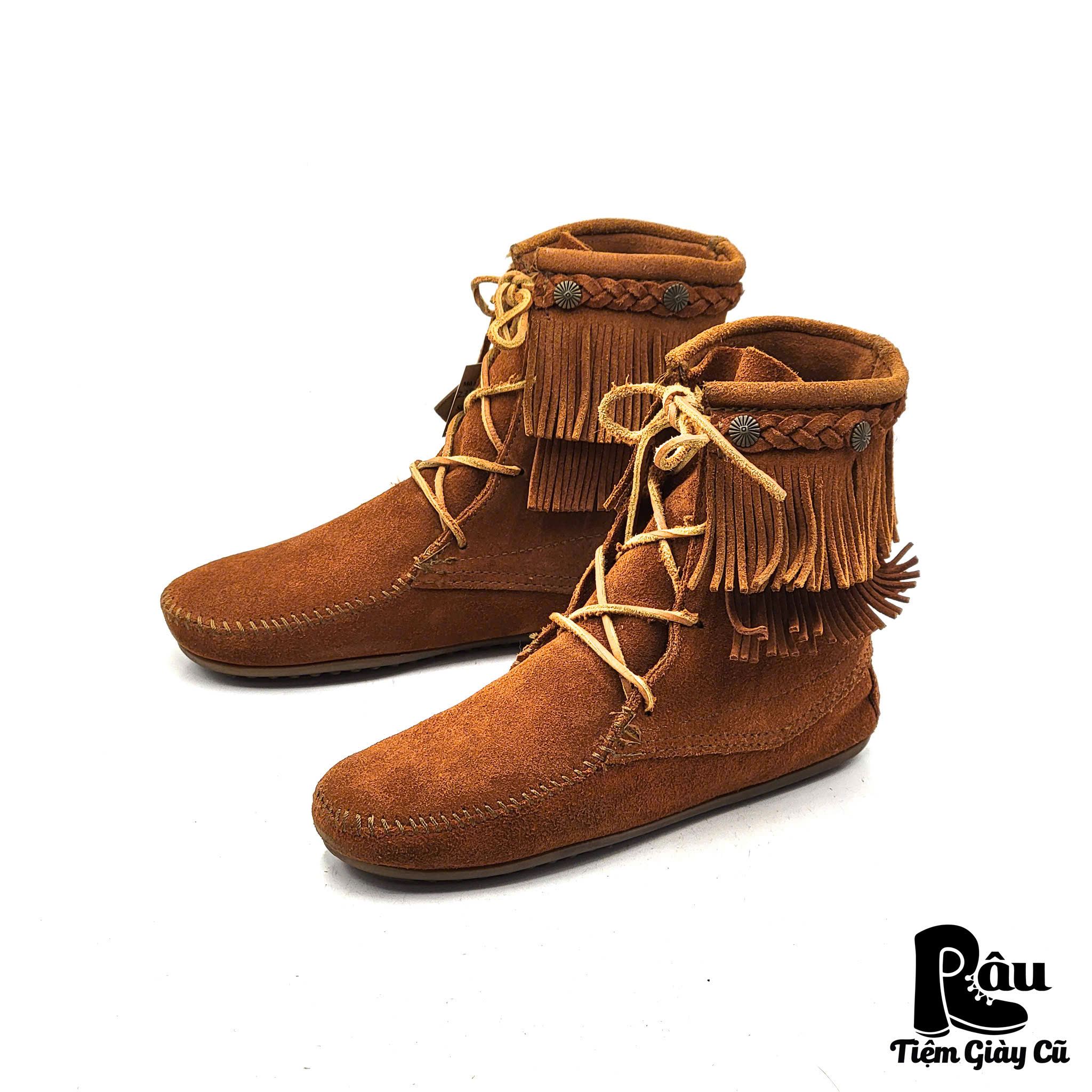 |SIZE 38| MINNETONKA DOUBLE FRINGE MOCCASIN BOOT Z38-5966