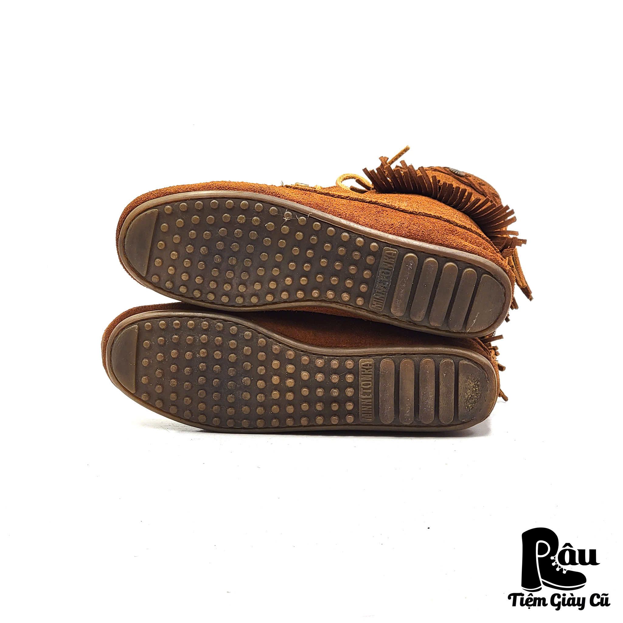 |SIZE 38| MINNETONKA DOUBLE FRINGE MOCCASIN BOOT Z38-5966