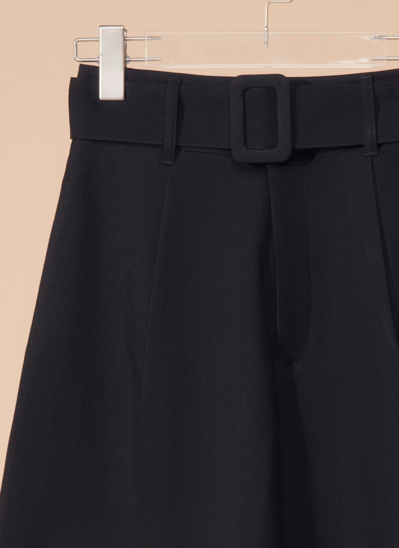 QUẦN SHORT POLY ĐEN