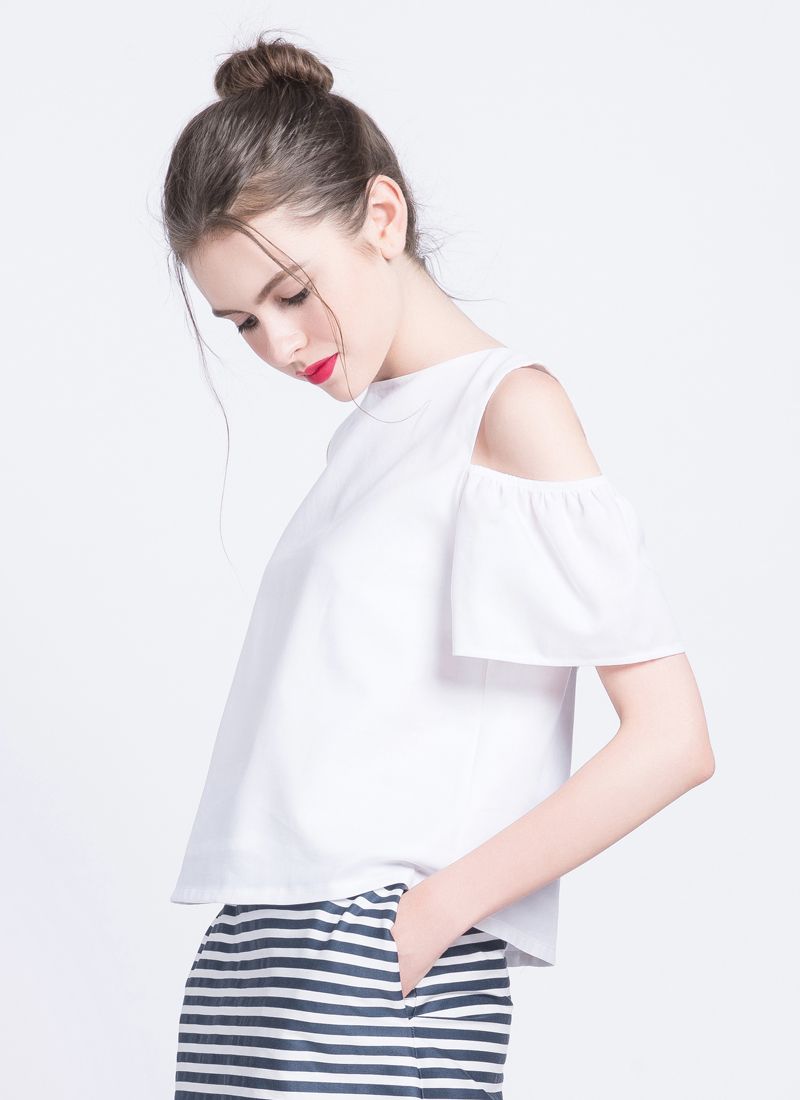 ÁO TRẮNG HỞ VAI