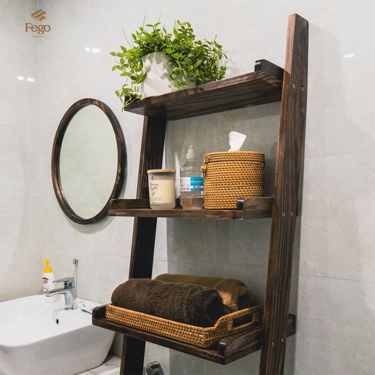 Kệ thang gỗ để đồ phòng tắm FEGO