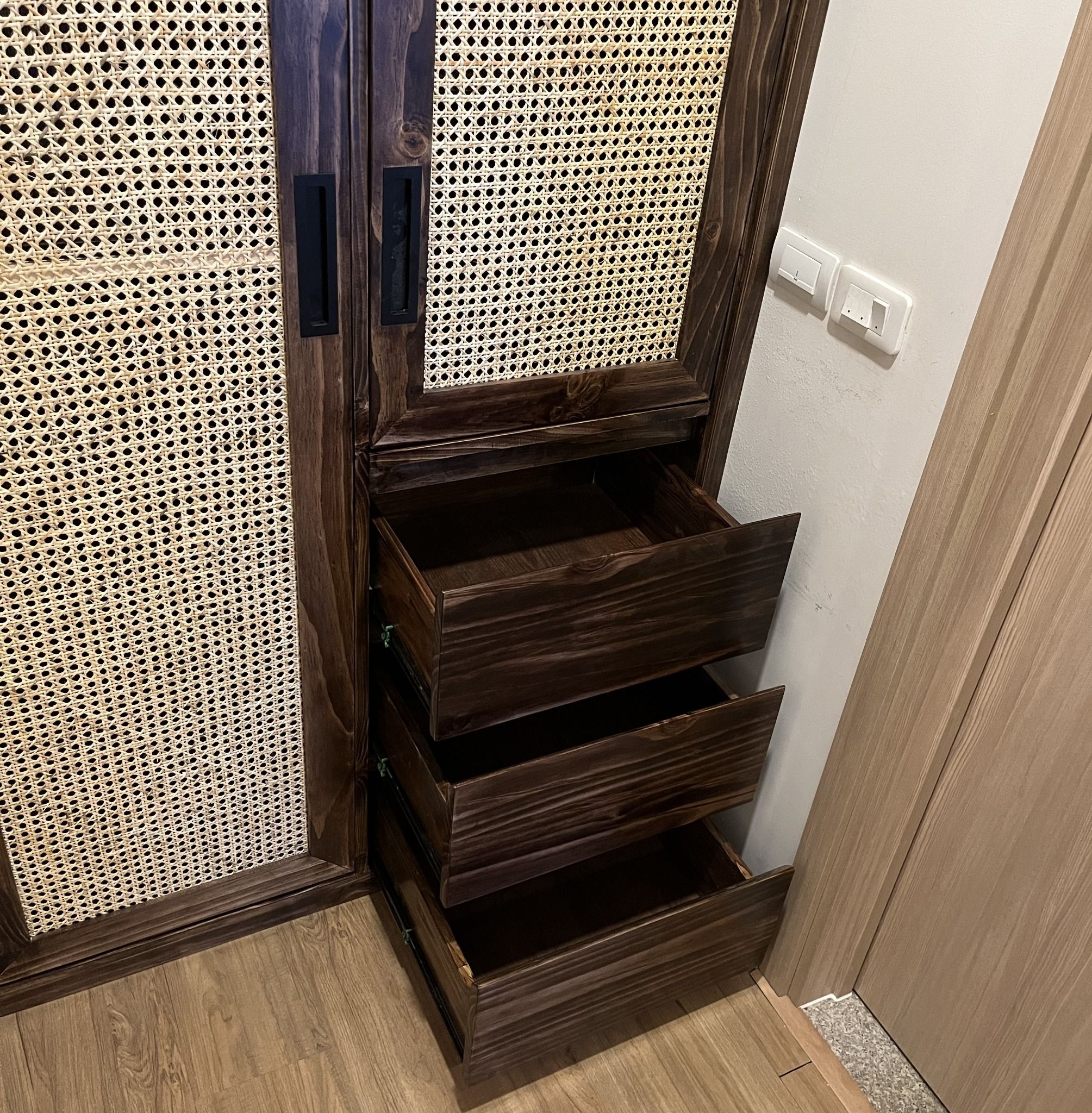 Tủ quần áo cánh mây FEGO