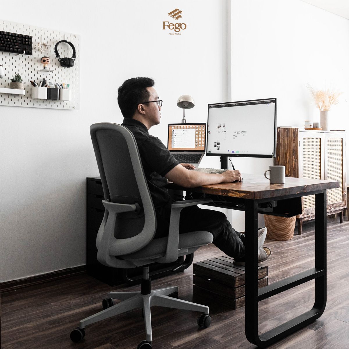Bàn 3.8 rustic chân uốn cong FEGO