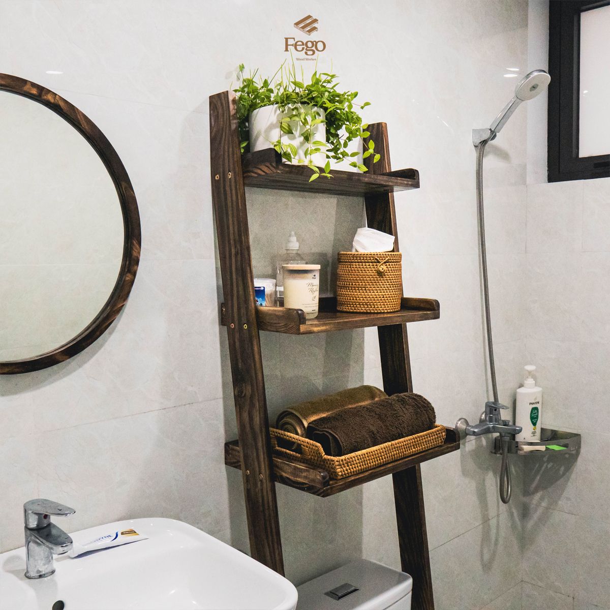 Kệ thang gỗ để đồ phòng tắm FEGO