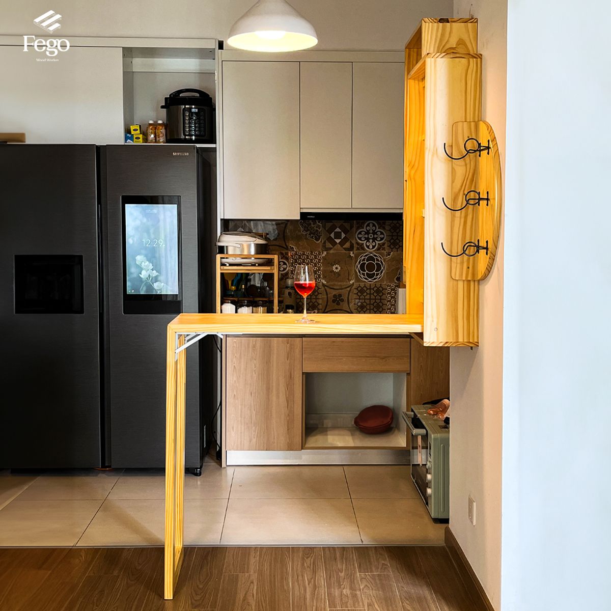 Bàn bar gắn tường gấp gọn FEGO