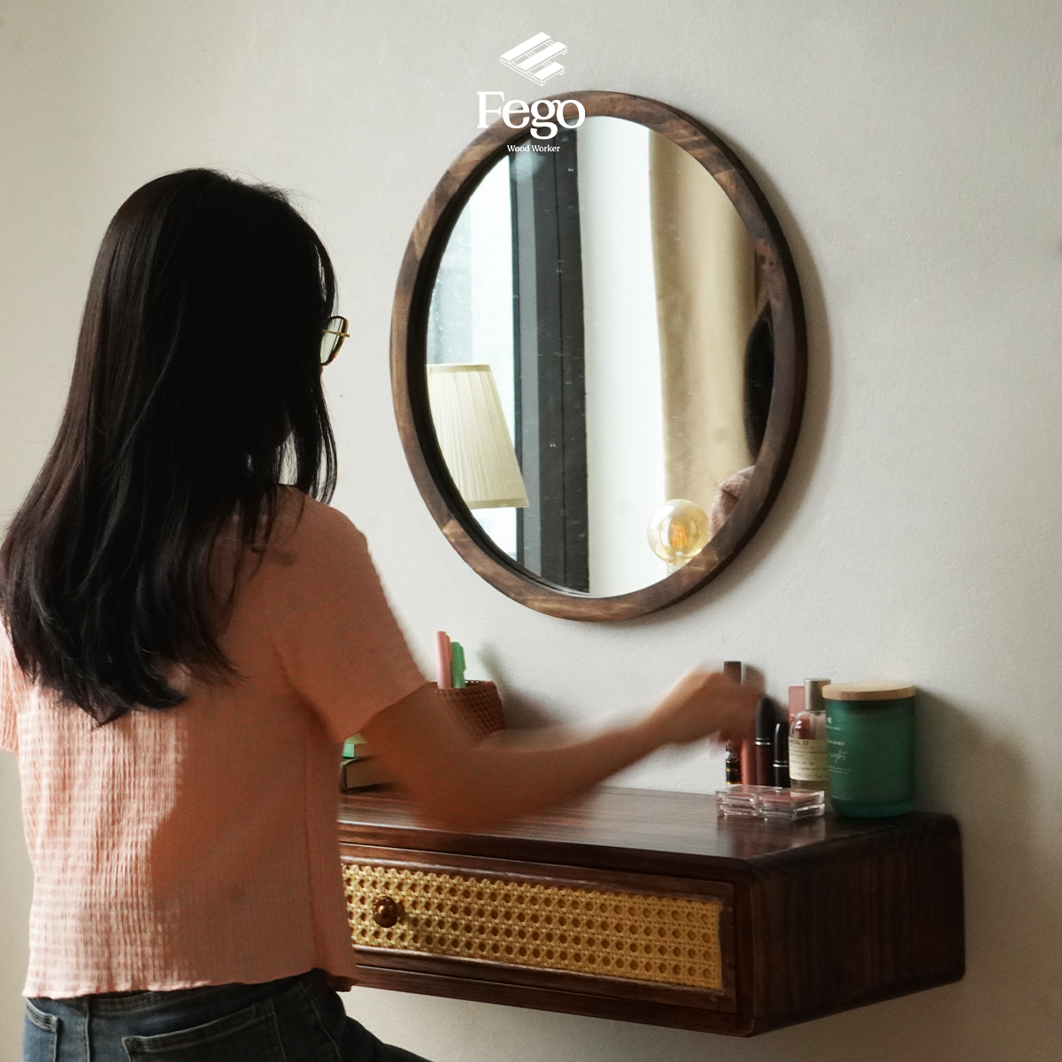 Bàn trang điểm gắn tường gỗ tự nhiên kết hợp cánh mây FEGO