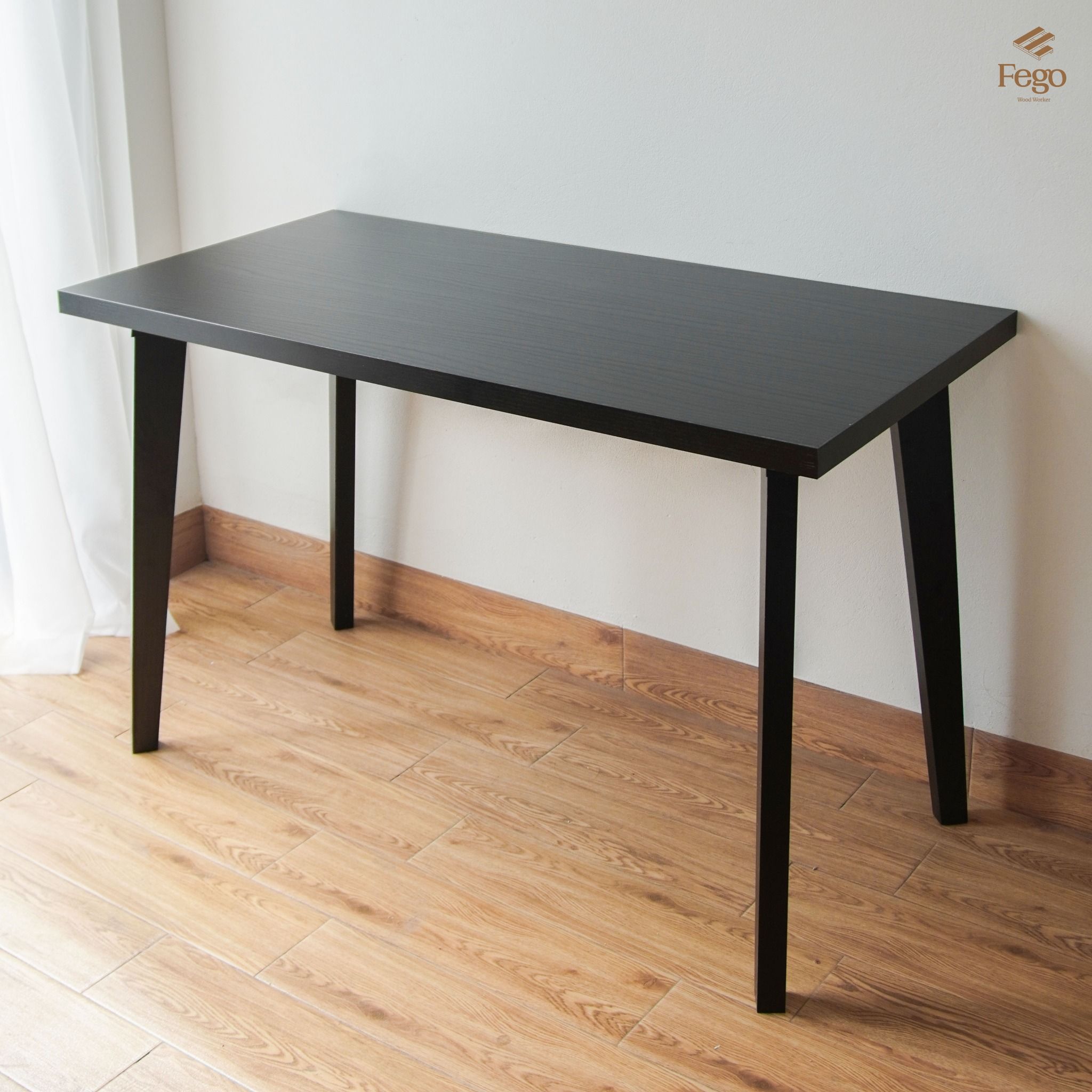Bàn làm việc chân gỗ FEGO