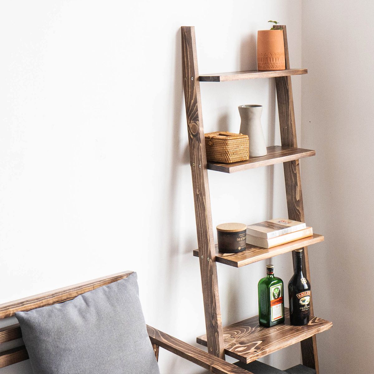 Kệ thang gỗ nâu rustic 5 tầng