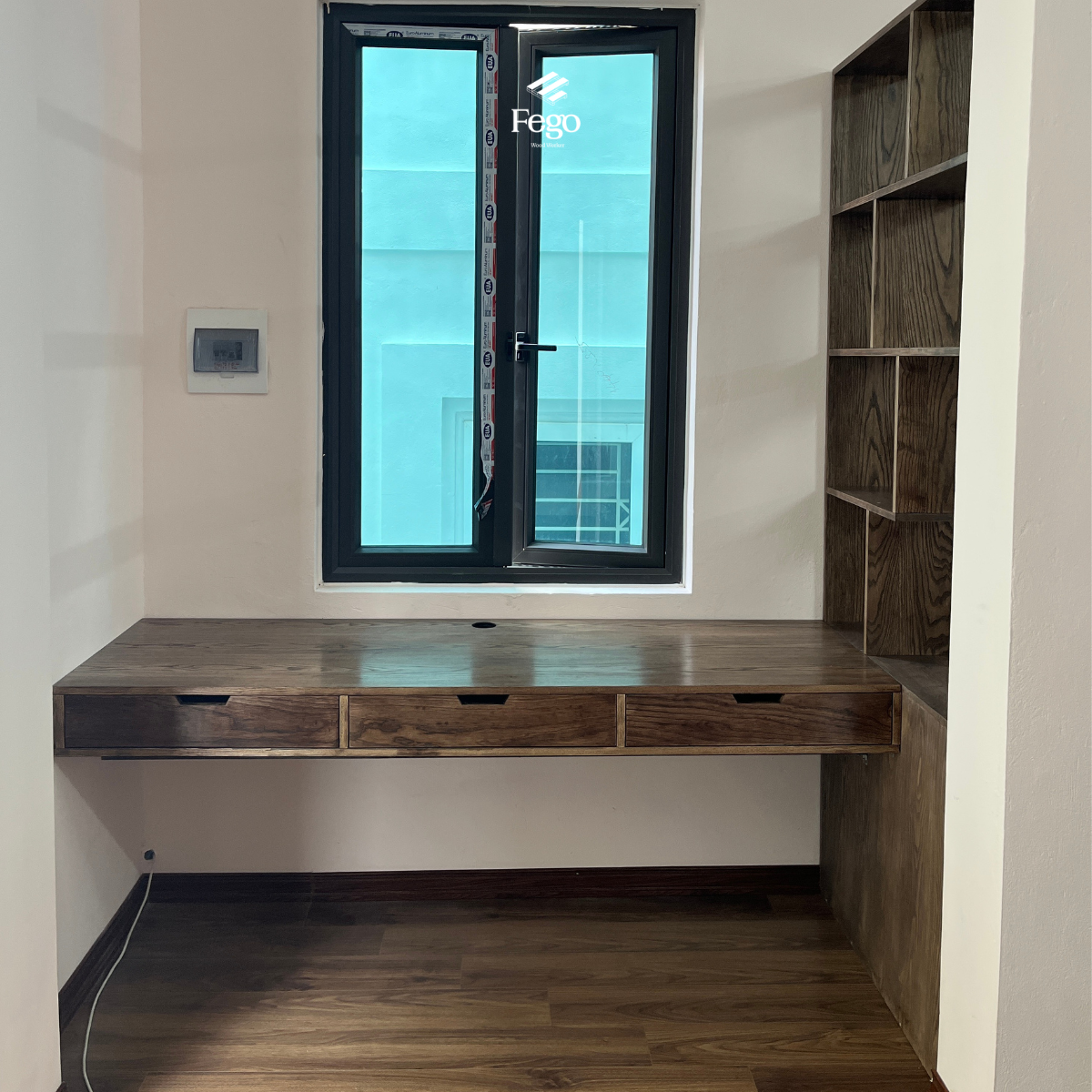 Bàn bay, bàn gắn tường FEGO