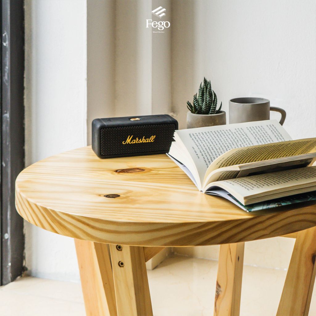 Bàn trà tròn ngồi cafe gỗ thông tự nhiên Fego phong cách cổ điển dành cho phòng khách