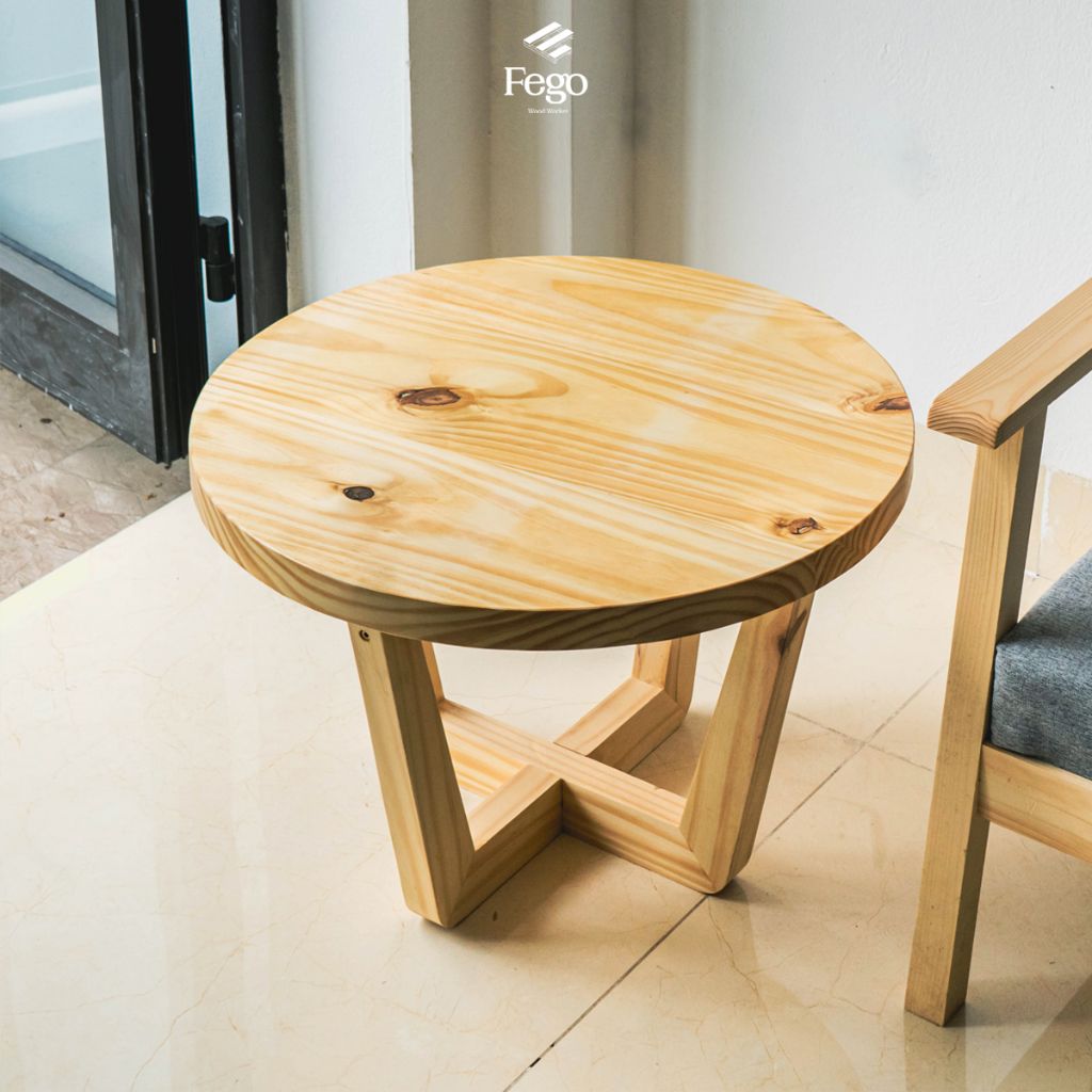 Bàn trà tròn ngồi cafe gỗ thông tự nhiên Fego phong cách cổ điển dành cho phòng khách