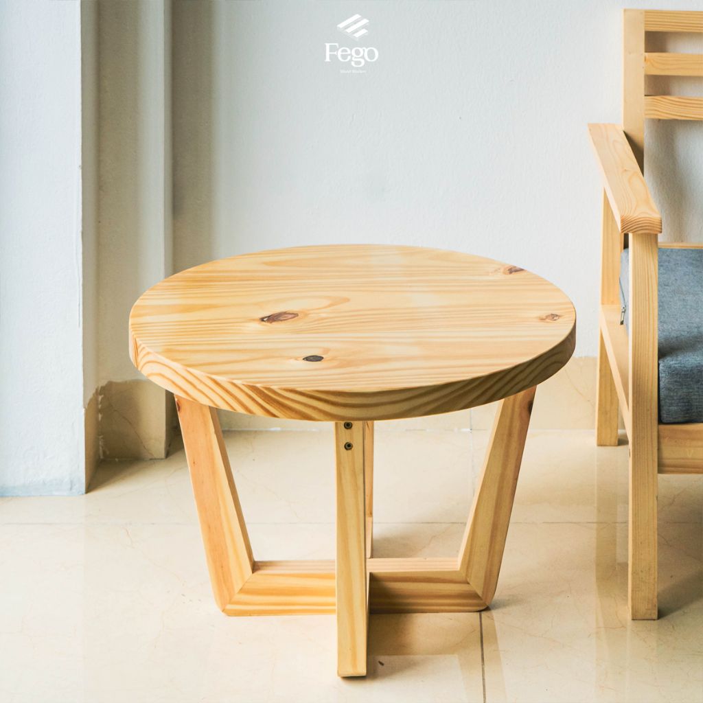 Bàn trà tròn ngồi cafe gỗ thông tự nhiên Fego phong cách cổ điển dành cho phòng khách