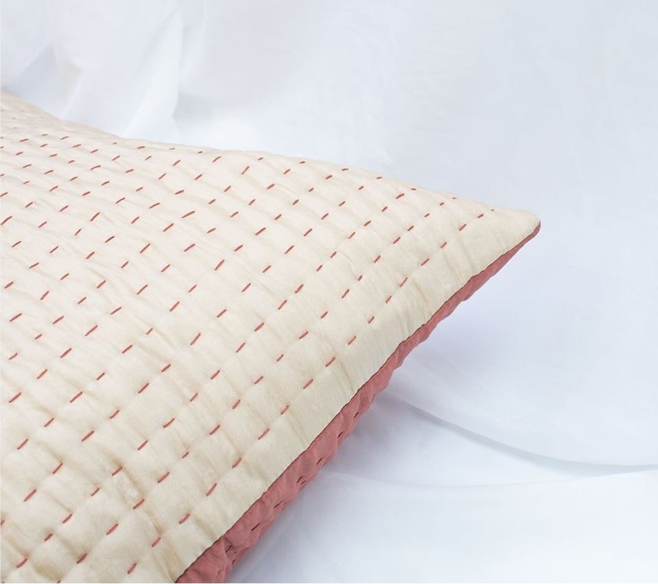 Vỏ gối lụa khâu tay thủ công 50x70cm