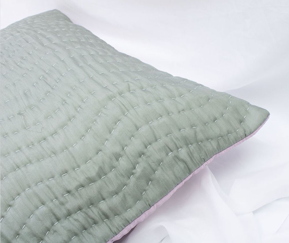 Vỏ gối lụa khâu thủ công 50x70cm