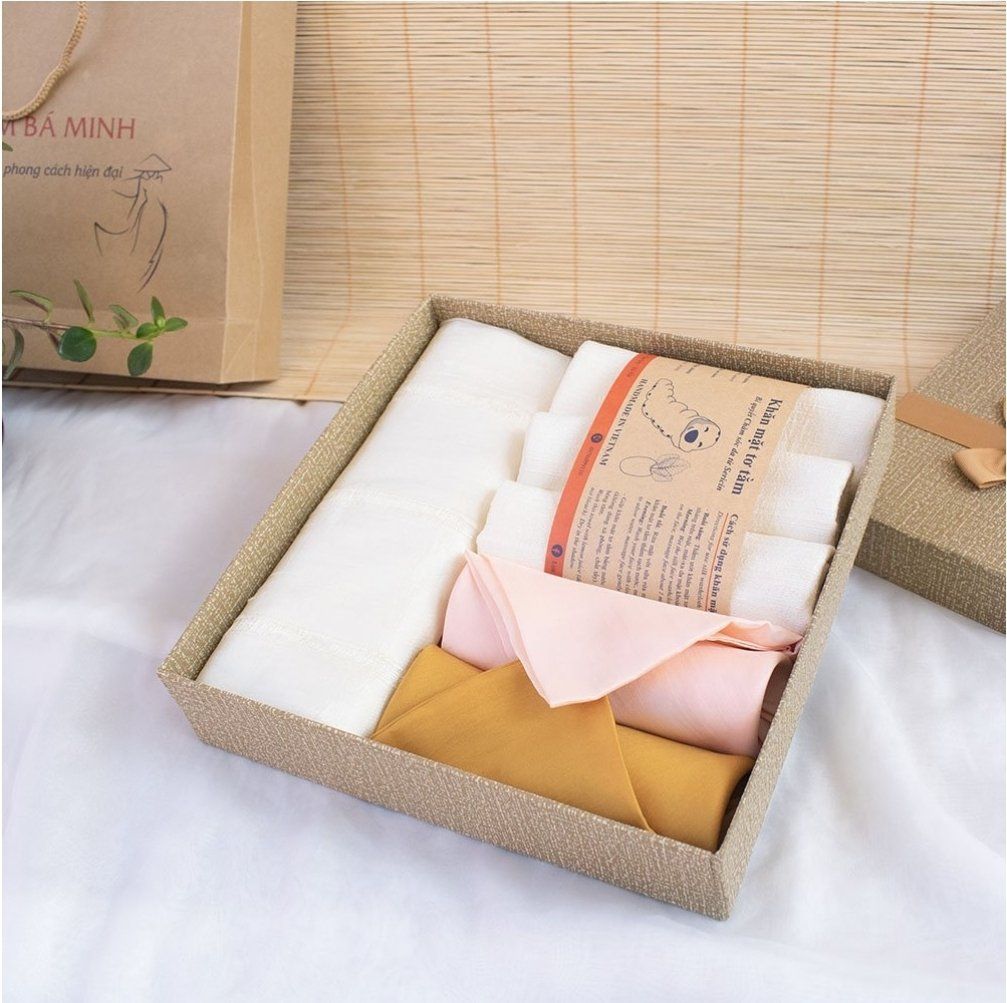 Set quà 001: Khăn choàng tơ tằm màu nguyên bản