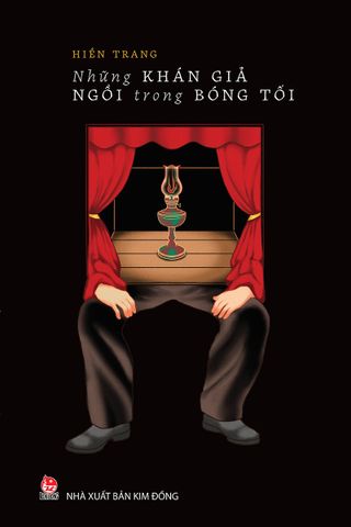 Những khán giả ngồi trong bóng tối