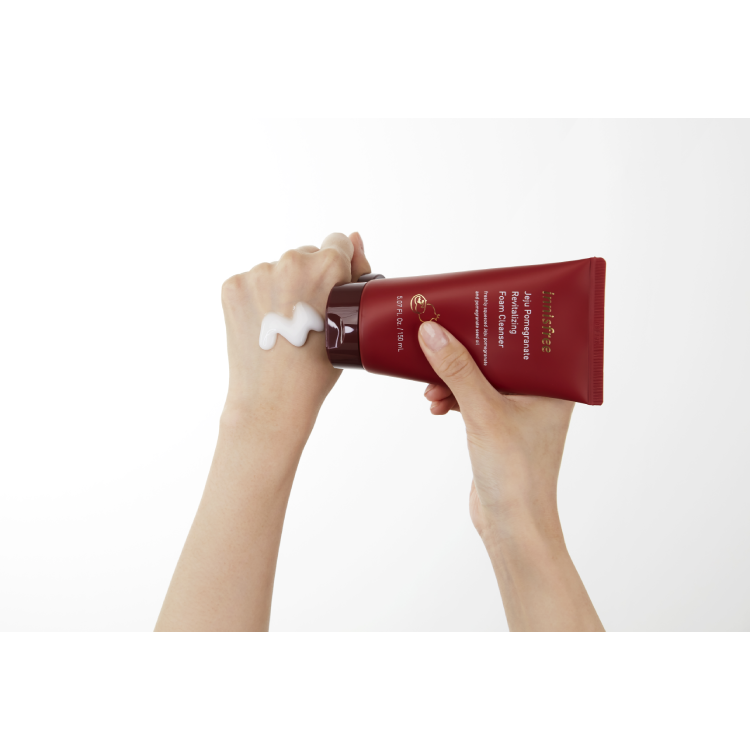 Sữa Rửa Mặt Chống Oxy Hóa Lựu innisfree Jeju Pomegranate Revitalizing Foam Cleanser