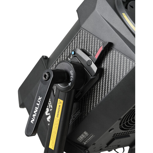 Nanlux Evoke 1200B LED with Fresnel Lens and Flight Case FL-35YK