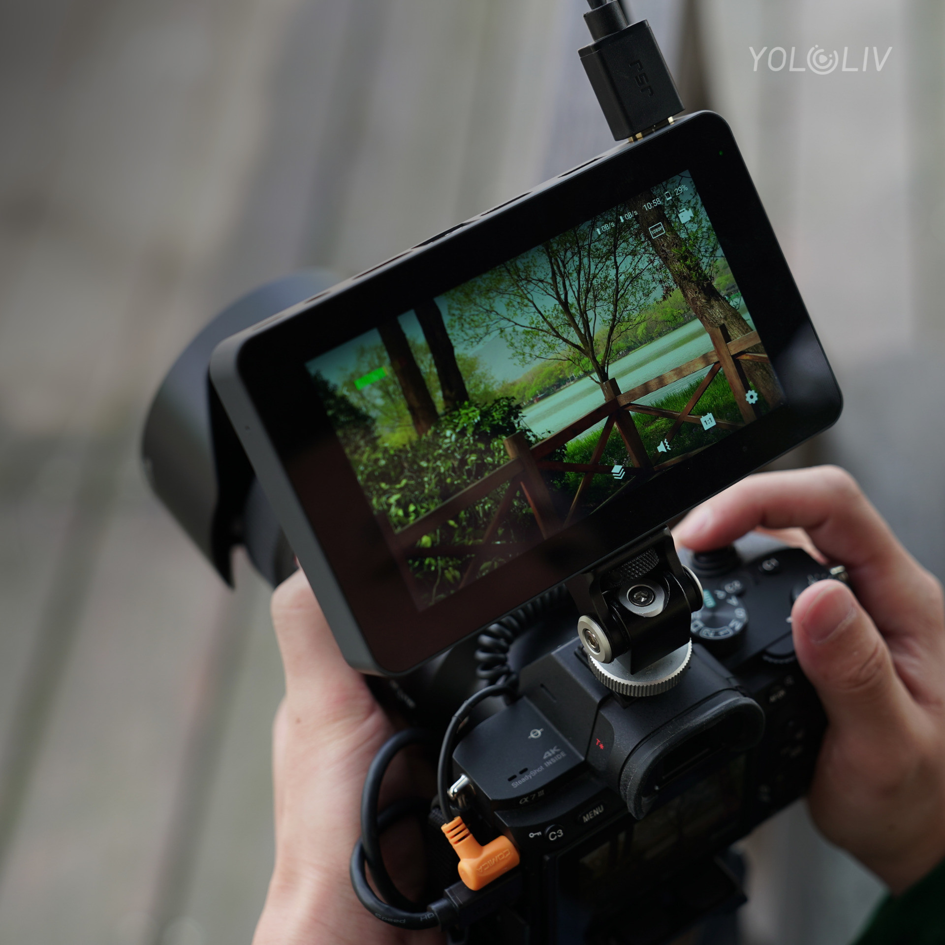 YoloBox Mini 5.5'' - Phát trực tiếp từ mọi nơi - Ultra-Portable, All-In-One Live Streaming Encoder & Monitor