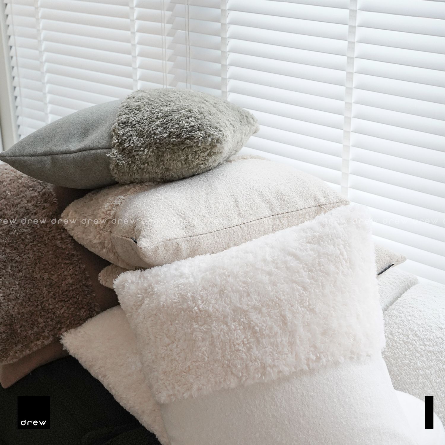 Planet Pillow 45x45cm - White