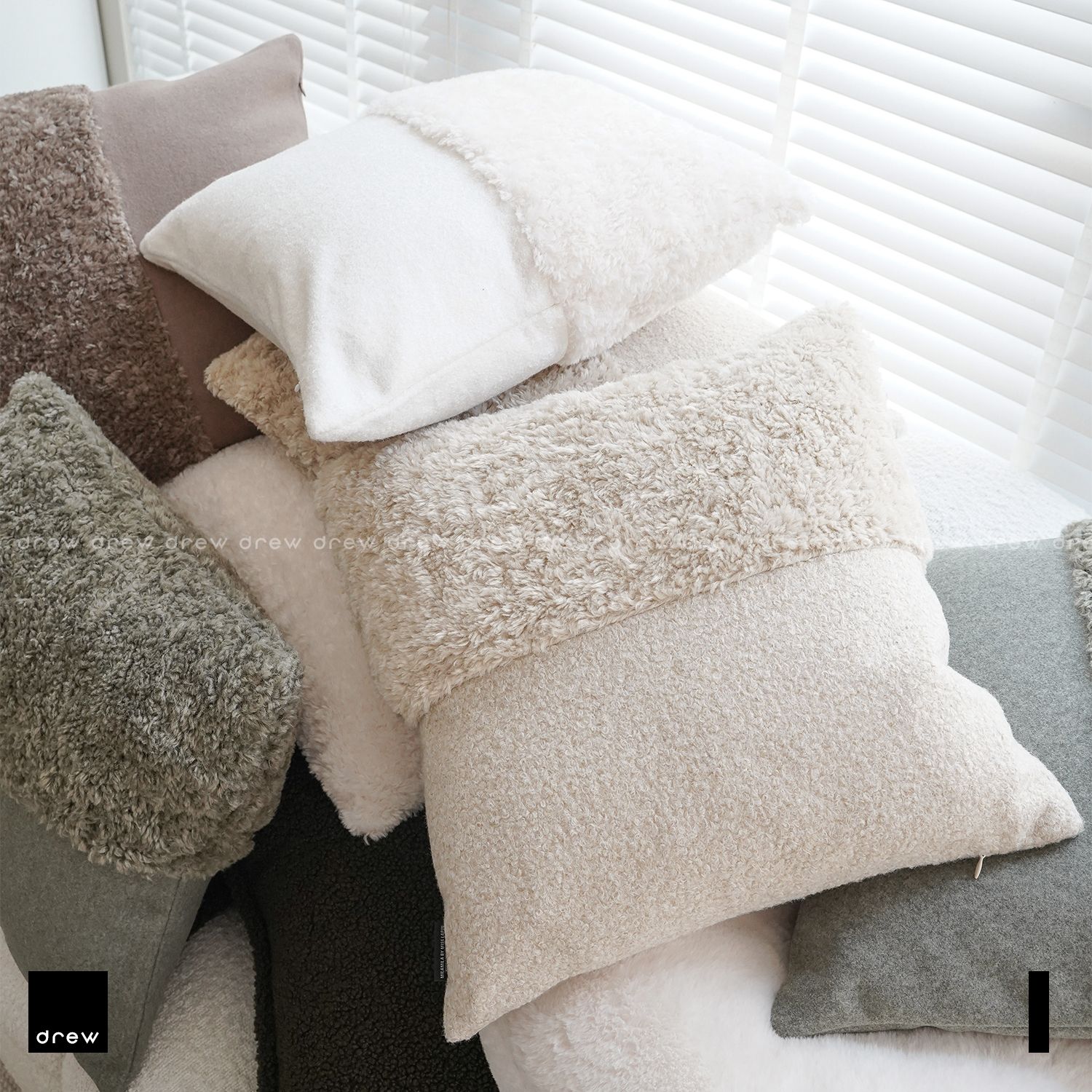 Planet Pillow 45x45cm - White