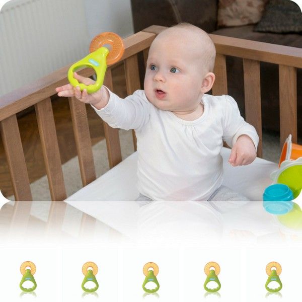 Cắn nướu có nước và tay cầm lục lạc kidsme