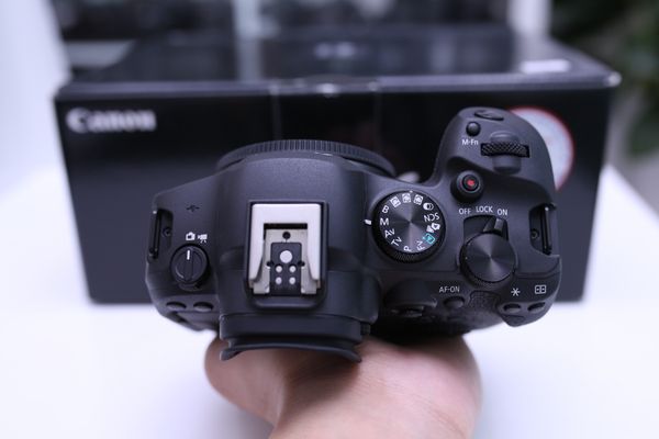 Canon EOS R6 Mark II chính hãng giá tốt tại Máy Ảnh City quay 4K chụp ảnh sắc nét