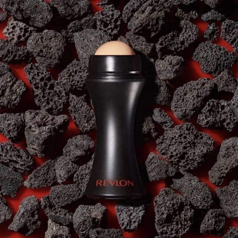 Thanh lăn dầu Revlon volcanic stone facial roller (Chiếc)