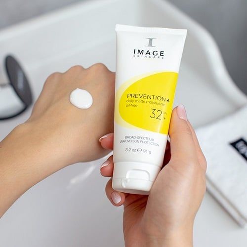 Kem Chống Nắng Da Dầu Mụn Image SPF 32
