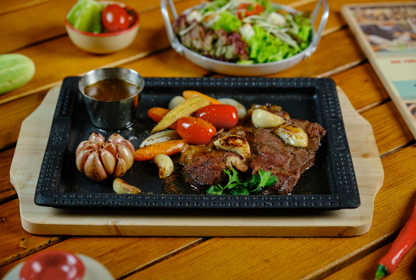 Bò Nướng Tảng Sốt Tiêu Đen