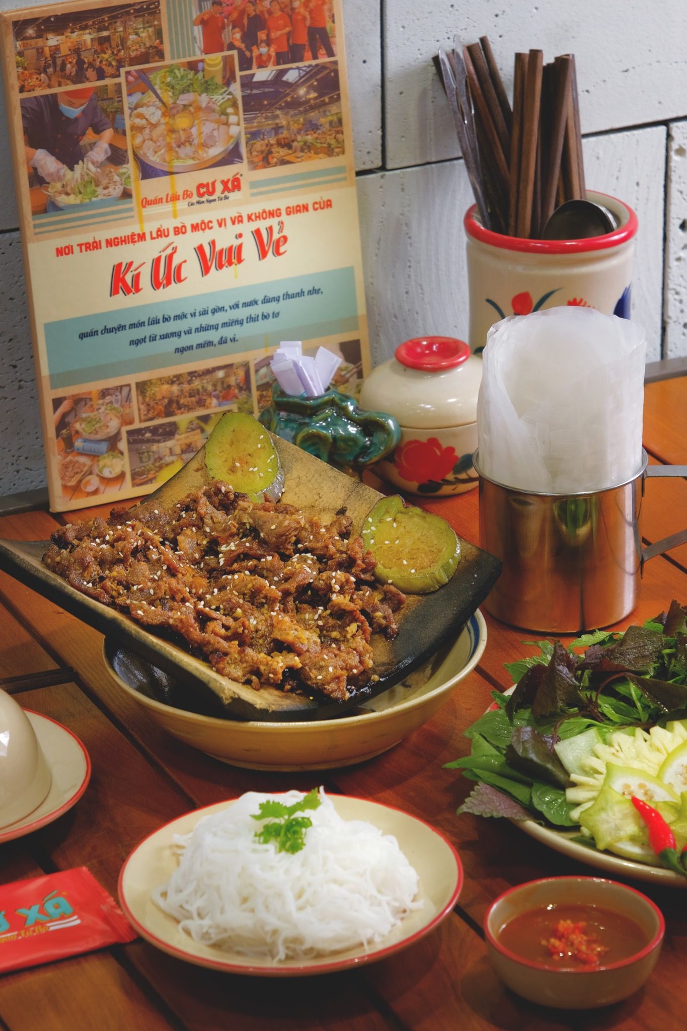 Cổ Bò Nướng Ngói Cuốn Rau Rừng