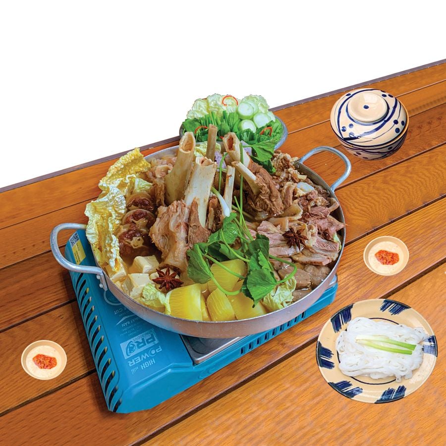 Lẩu bò cư xá đặc biệt có xí quách