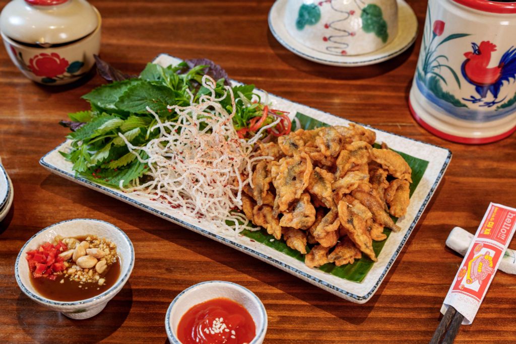 Cá Linh Non Chiên Giòn Chấm Mắm Me