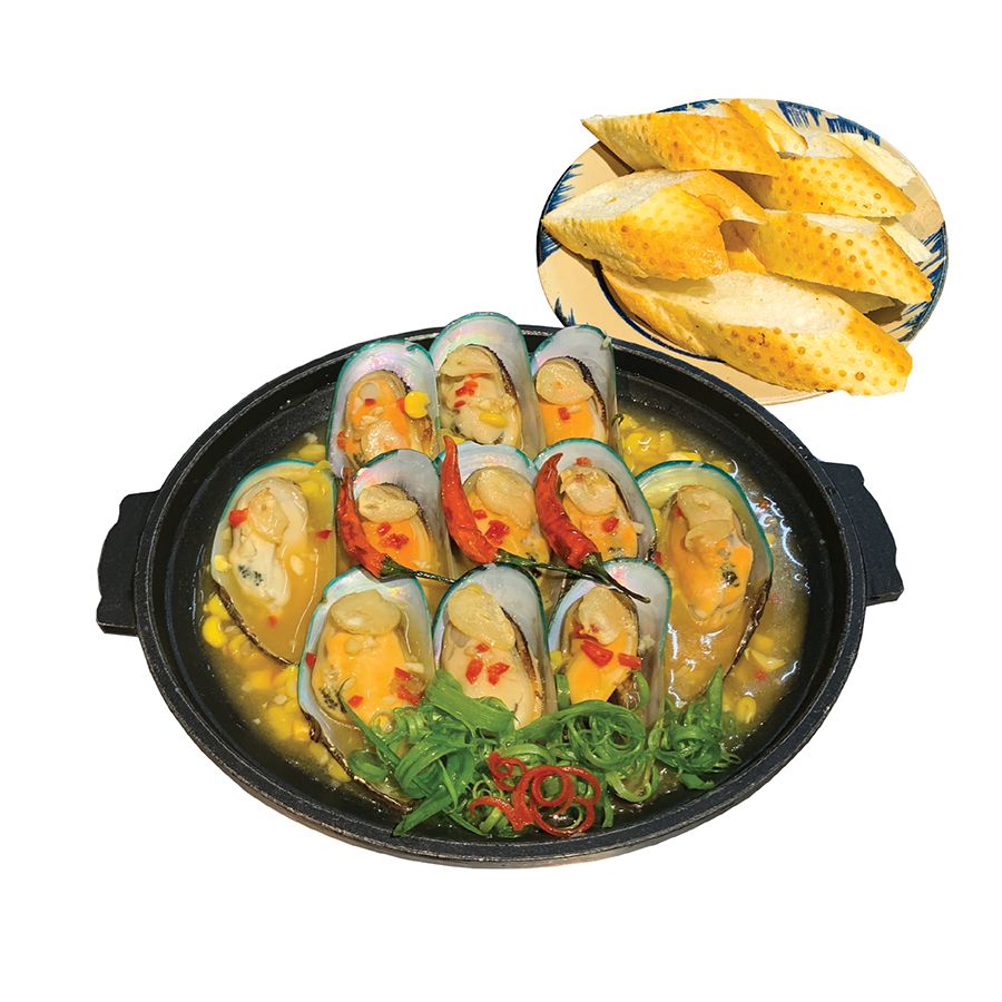Vẹm Xanh Sốt Bơ Cay Chấm Bánh Mì