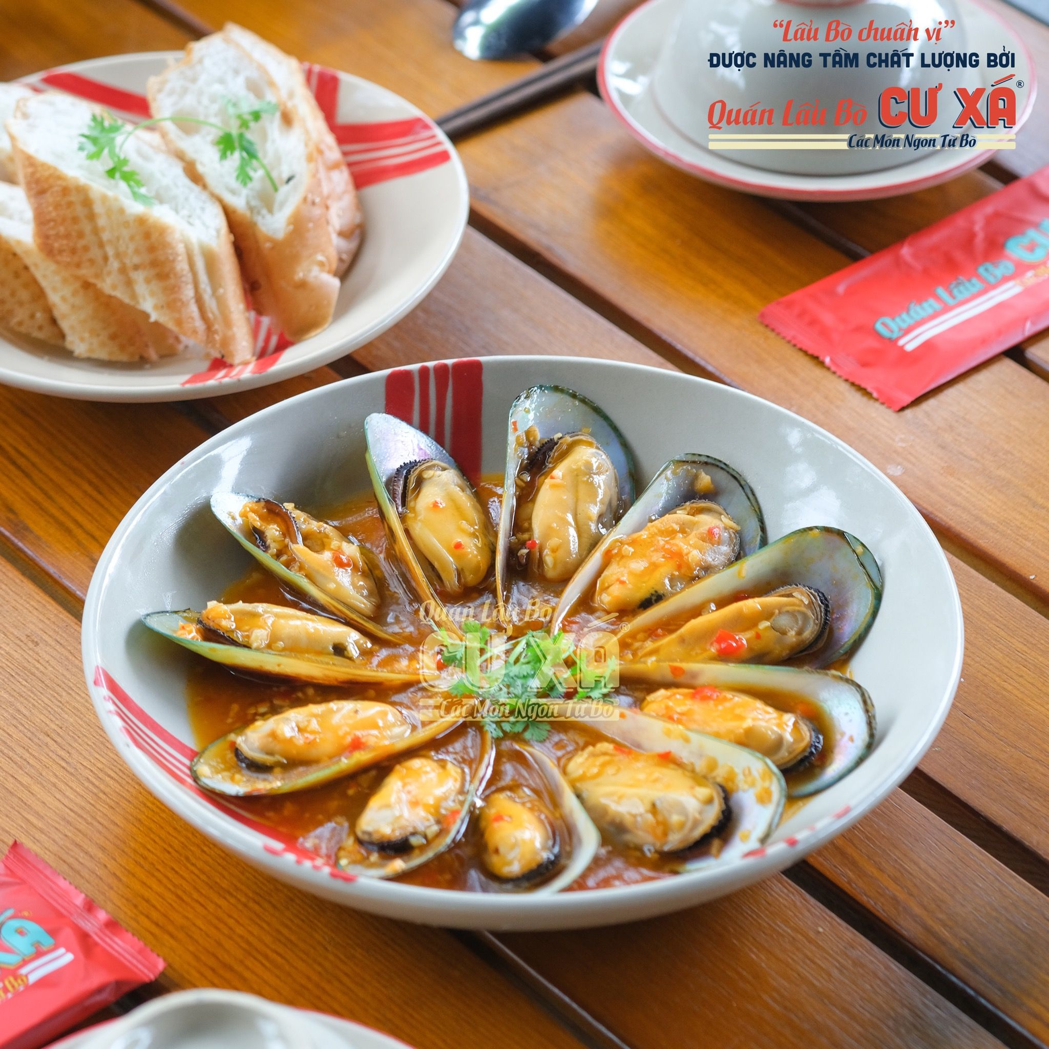 Vẹm Xanh Sốt Bơ Cay Chấm Bánh Mì