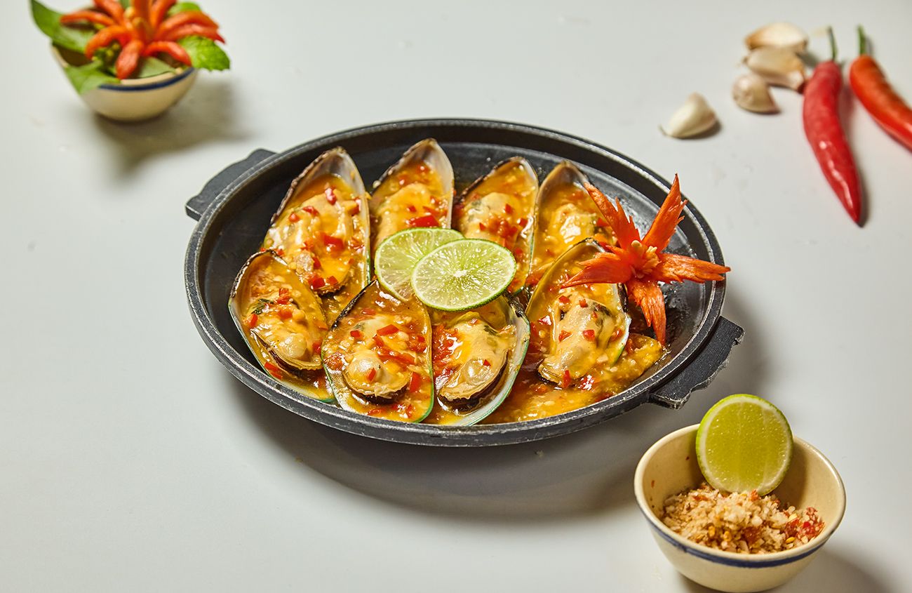 Vẹm Xanh Sốt Bơ Cay Chấm Bánh Mì