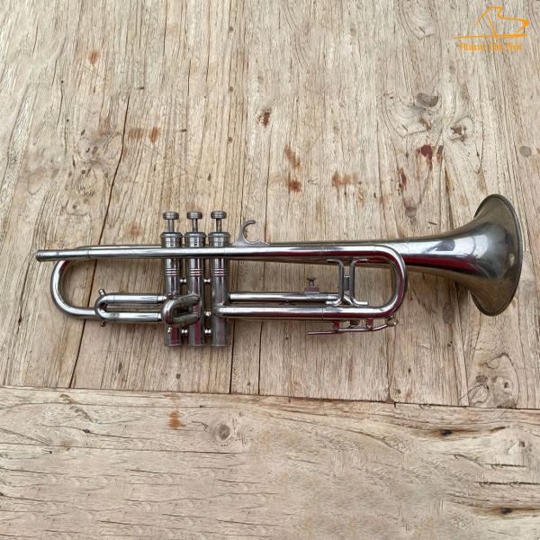 Huttl trumpet shop