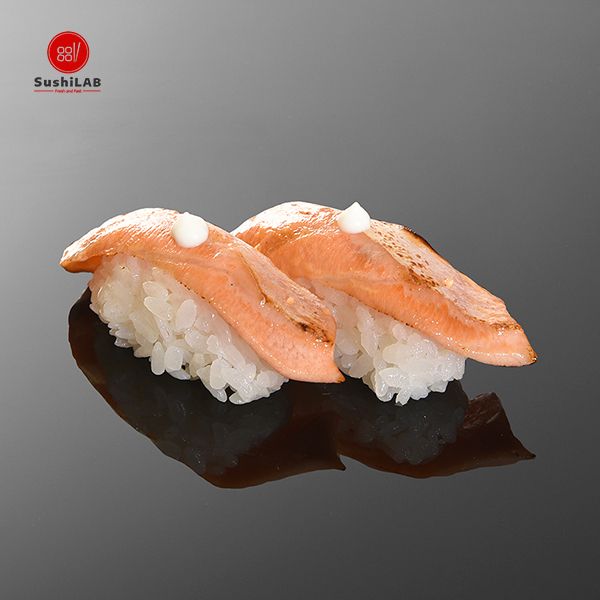 Nigiri- Aburi cá hồi- 2 pcs