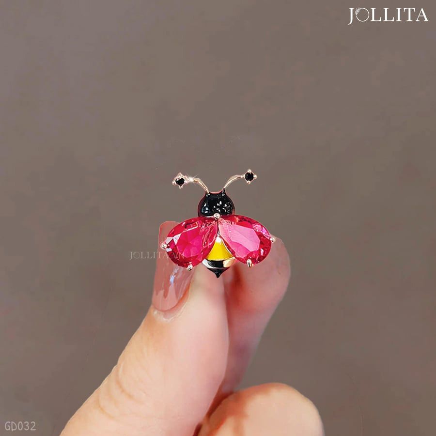 Pin cài áo ong đính đá đỏ dễ thương