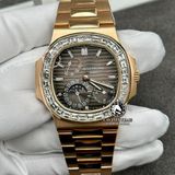 Đồng Hồ Patek Philippe Nautilus 5724R-001 Rep 1:1 Chế Tác Vỏ Vàng Khối 18K Niềng Bezel Đính Kim Cương Thiên Nhiên Mặt Nâu Dây Kim Loại