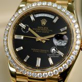 Đồng Hồ Rolex Day-Date 40mm 228235 Rep 1:1 Chế Tác Vỏ Vàng Khối 18K Niềng Bezel Độ Kim Cương Thiên Nhiên Mặt Đen Cọc Số Đính Đá Baguette Dây Kim Loại