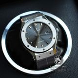 Đồng Hồ Hublot Classic Fusion 45mm Rep 1:1 Chế Tác Vỏ Bạc Mặt Số Xám Chải Tia Dây Da 511.NX.7071.LR