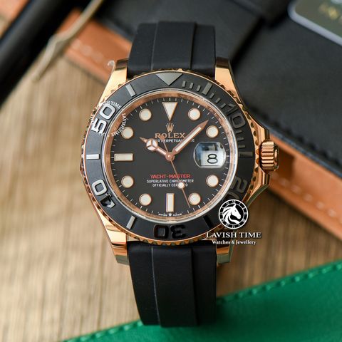 Đồng Hồ Rolex Yacht-Master 40mm 126655-0002 Rep 1:1 Chế Tác Vỏ Vàng Hồng Mặt Đen Dây Cao Su